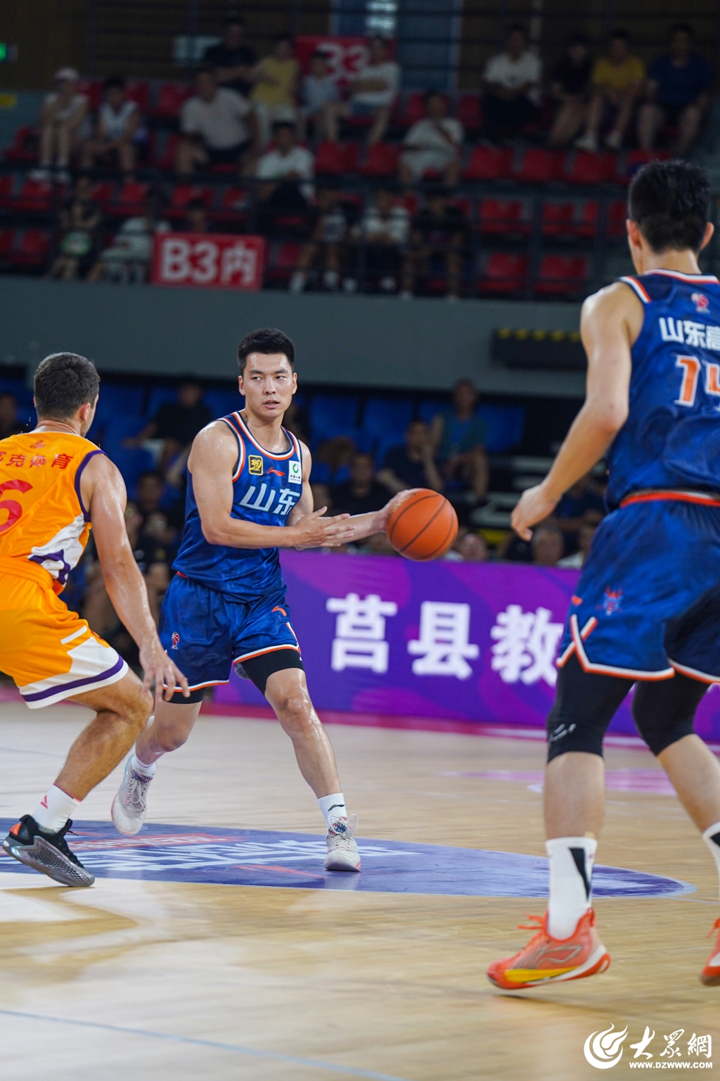 开云体育-关于转折点！山东男篮造点机会，NBA总决赛窗口期攻防权衡，媒体盛赞，阵容厚度经受考验的信息